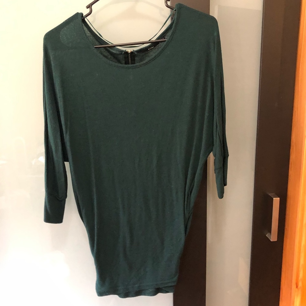 Tunic sweater with zipper accent